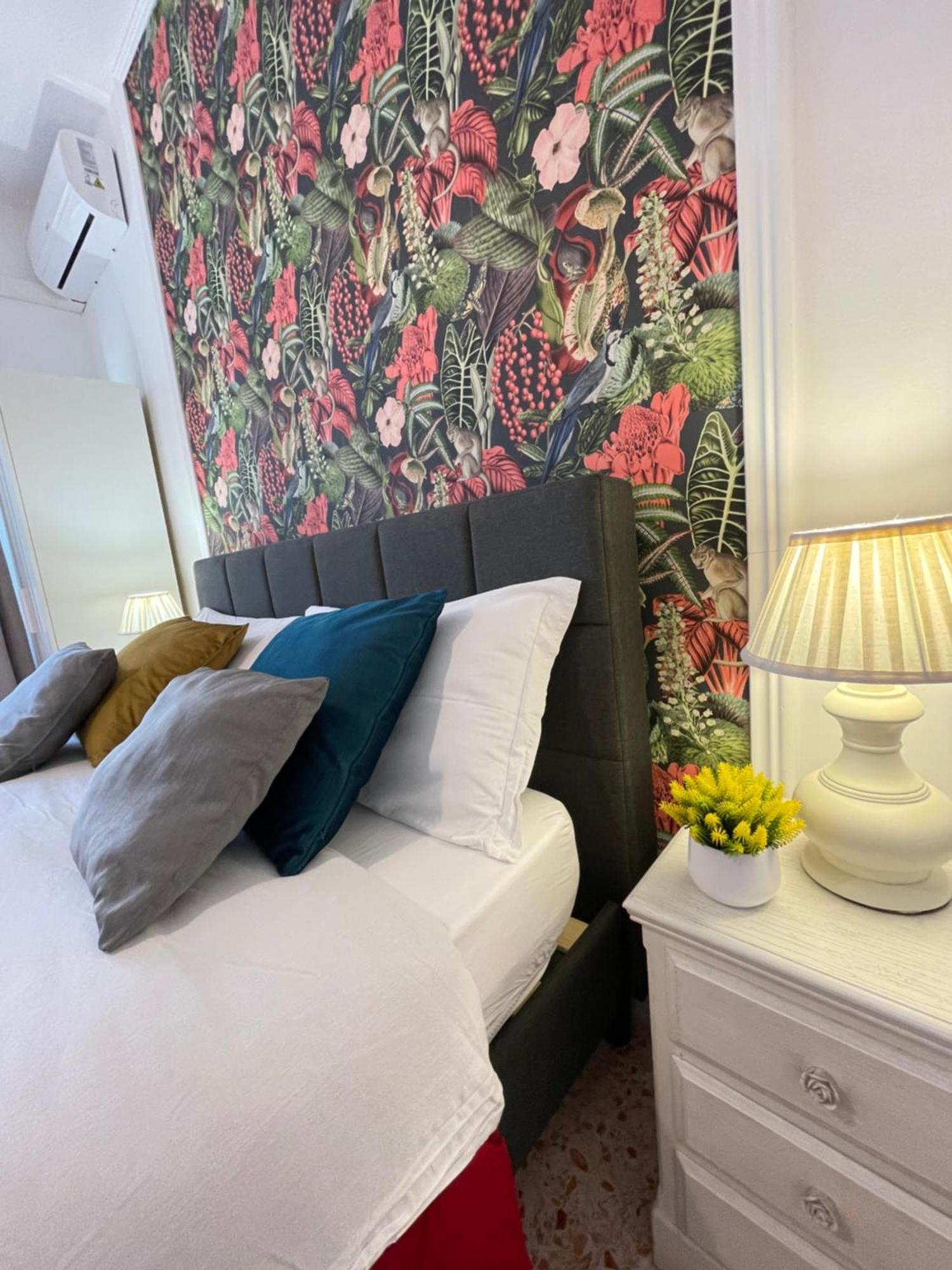 Forty1 Apartment Near Metro Cipro Рим Екстериор снимка
