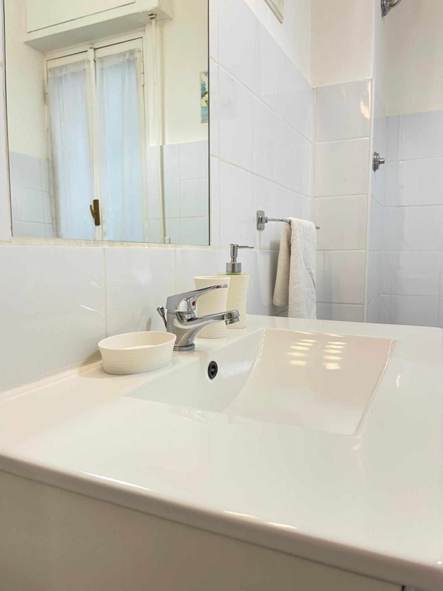 Forty1 Apartment Near Metro Cipro Рим Екстериор снимка