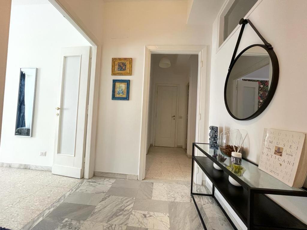 Forty1 Apartment Near Metro Cipro Рим Екстериор снимка